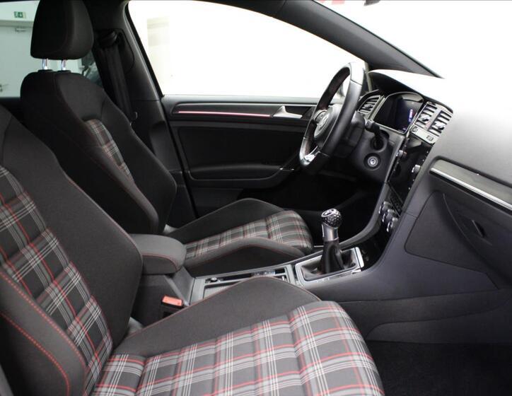 Volkswagen Golf 13