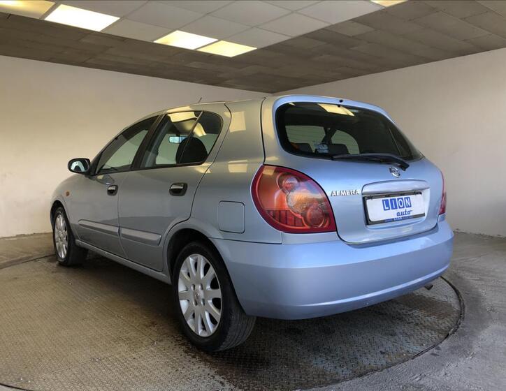 Nissan Almera 5