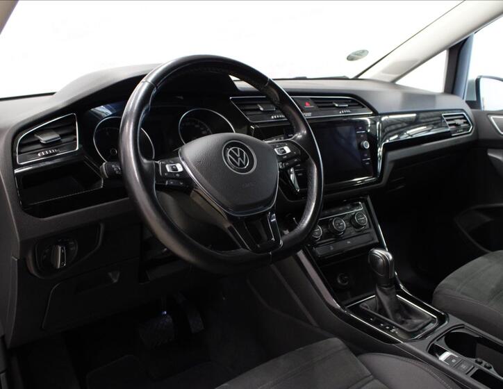 Volkswagen Touran 10