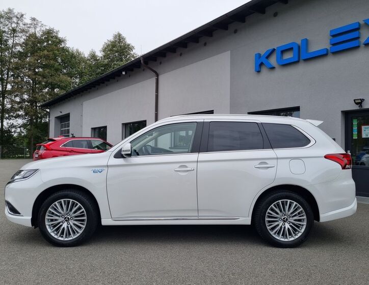 Mitsubishi Outlander 2