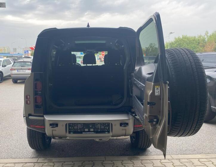 Land Rover Defender 11