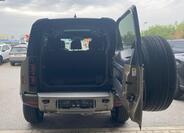 Land Rover Defender 11