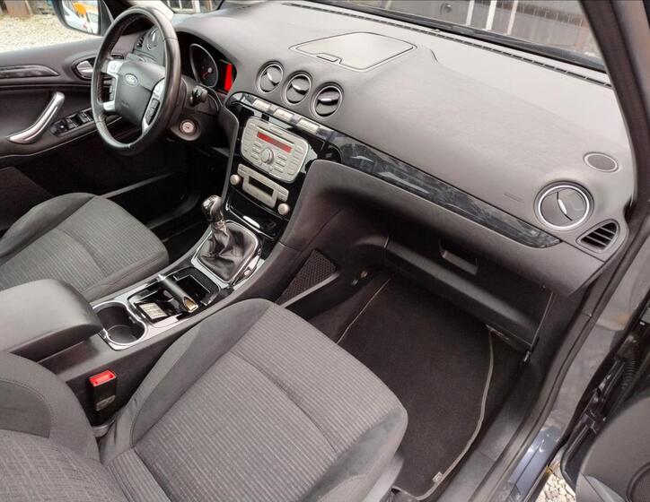 Ford Galaxy 10