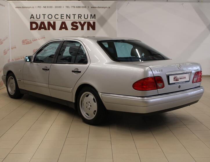 Mercedes-Benz Třídy E 6