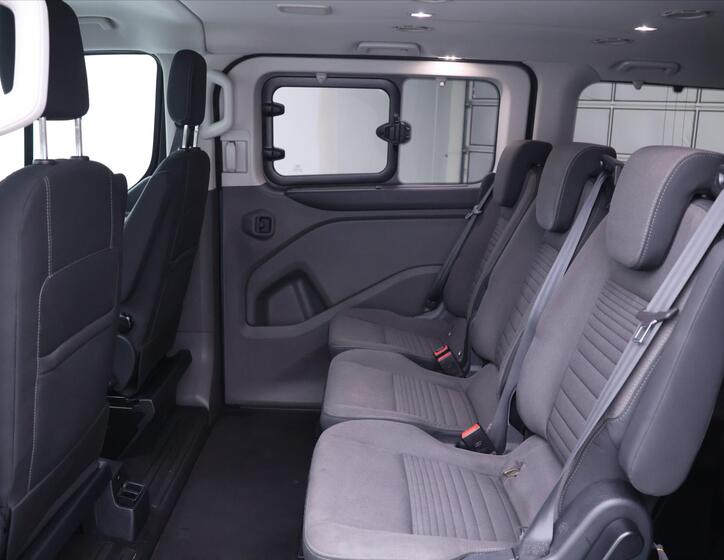 Ford Tourneo Custom 16