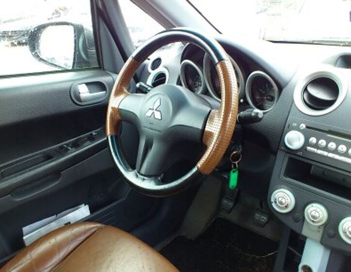 Mitsubishi Colt 12