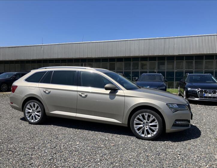Škoda Superb 8