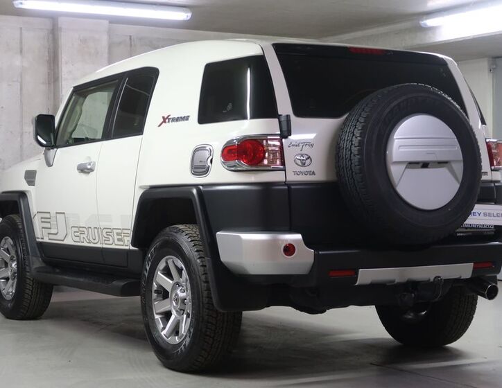 Toyota FJ 7