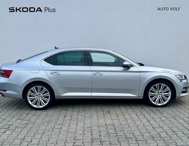 Škoda Superb 9