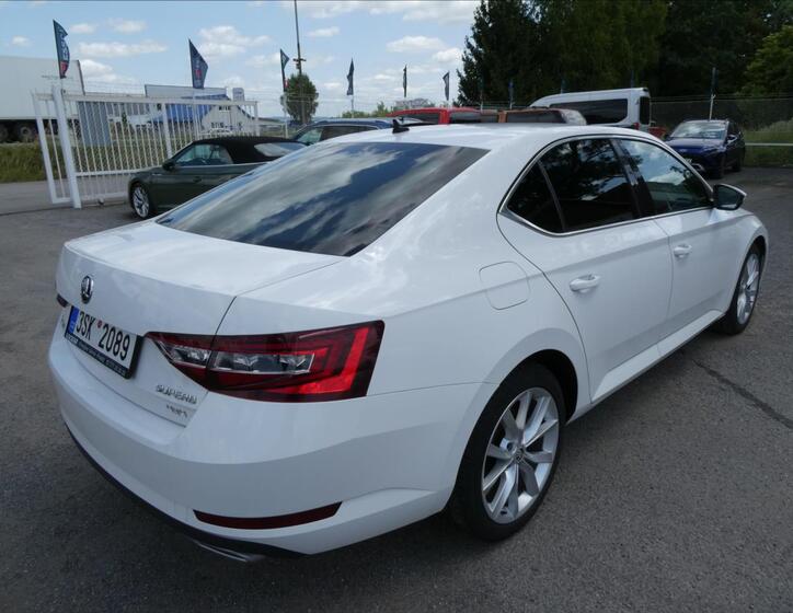 Škoda Superb 9
