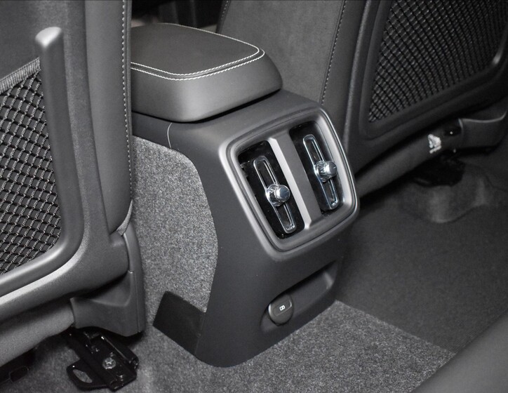 Volvo EX40 17