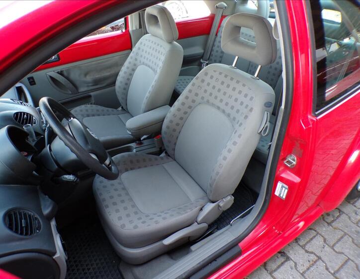 Volkswagen New Beetle 12
