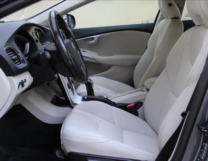 Volvo V40 12