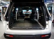 Jeep Grand Wagoneer 8