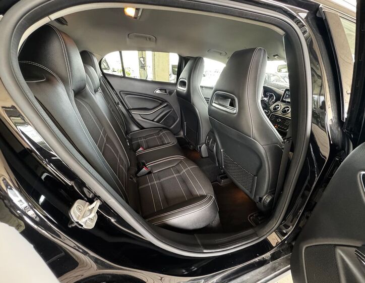 Mercedes-Benz 220 10