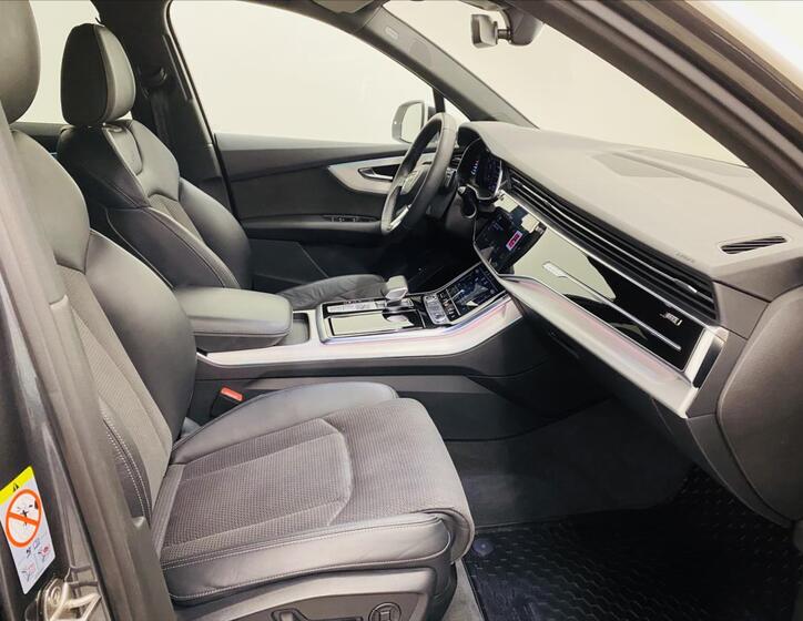 Audi Q7 9