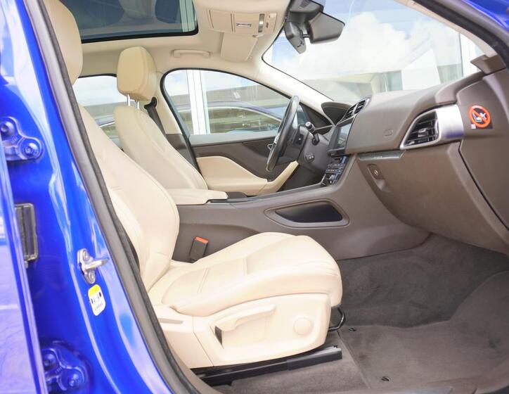 Jaguar F-Pace 24