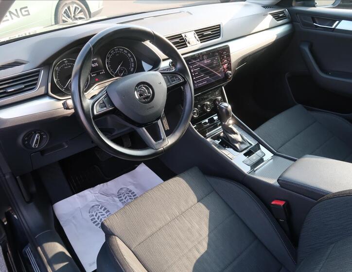 Škoda Superb 9