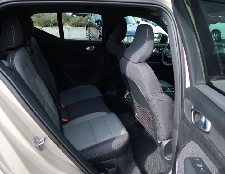 Volvo XC40 11