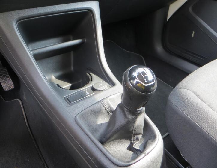 Volkswagen up! 13