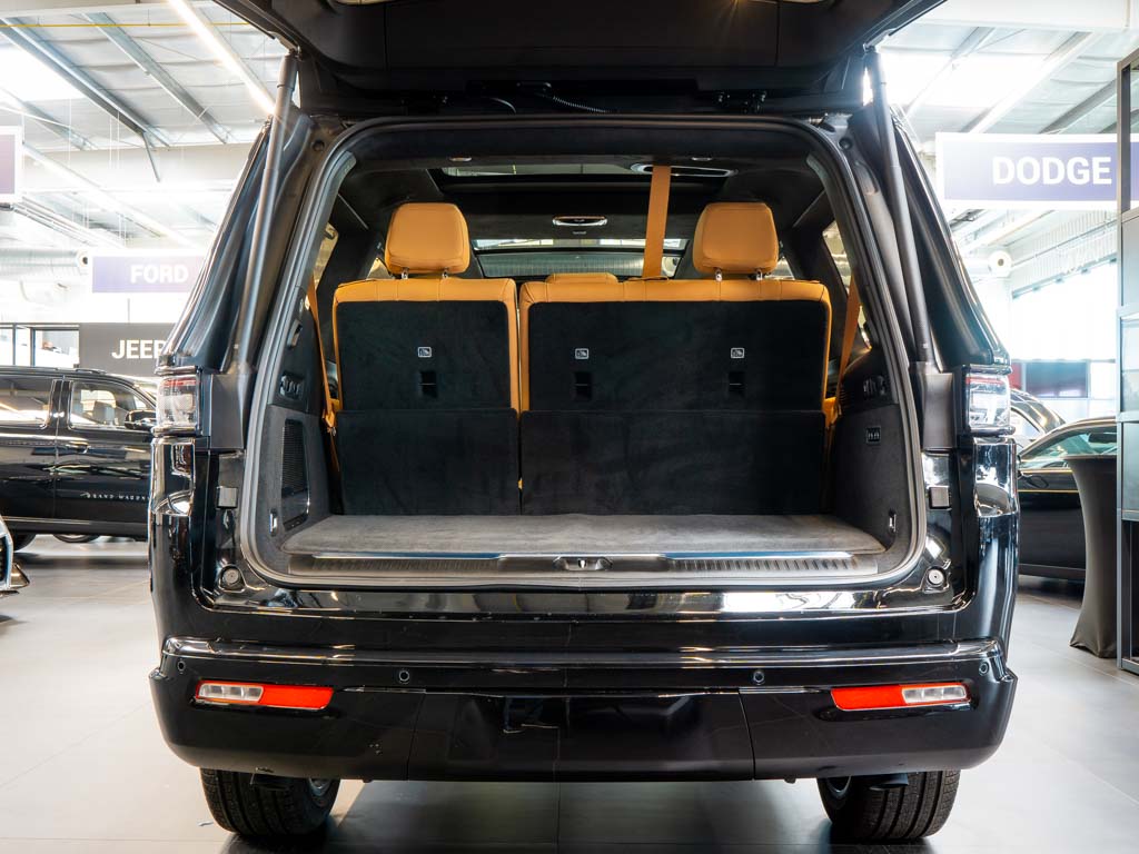 Jeep Grand Wagoneer
