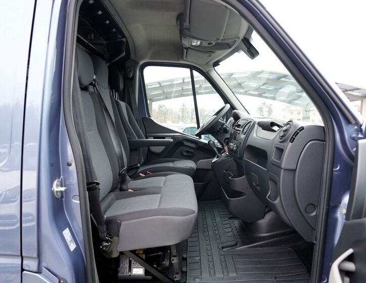 Nissan NV400 22