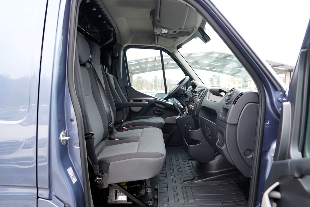 Nissan NV400
