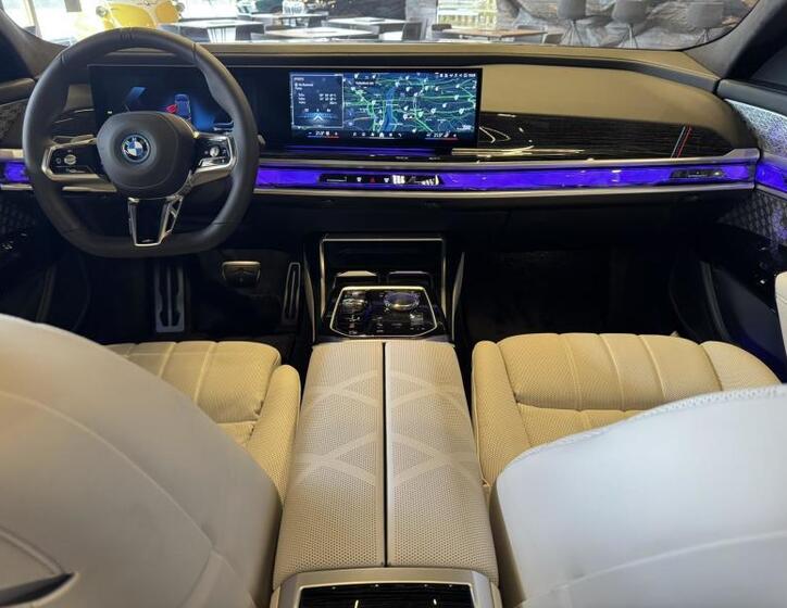 BMW i7 10