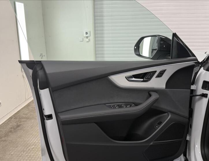 Audi Q8 20