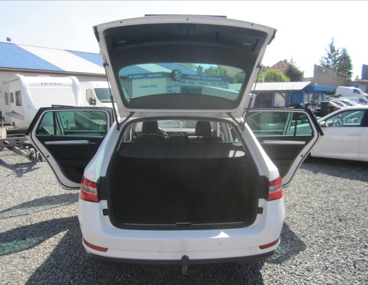 Škoda Superb 32