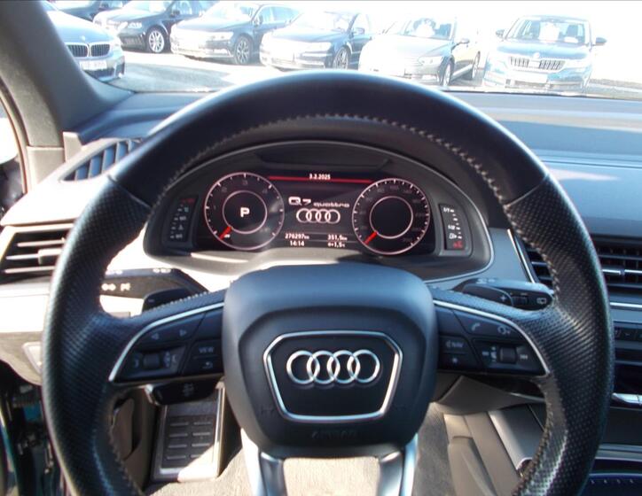 Audi Q7 25