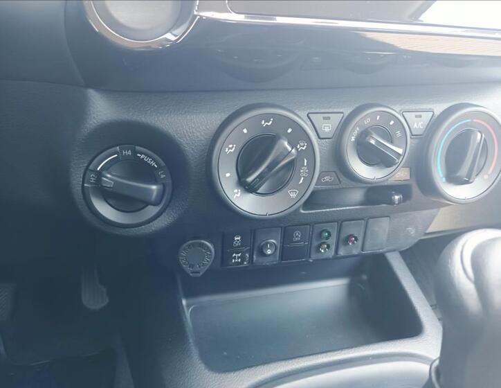 Toyota Hilux 17