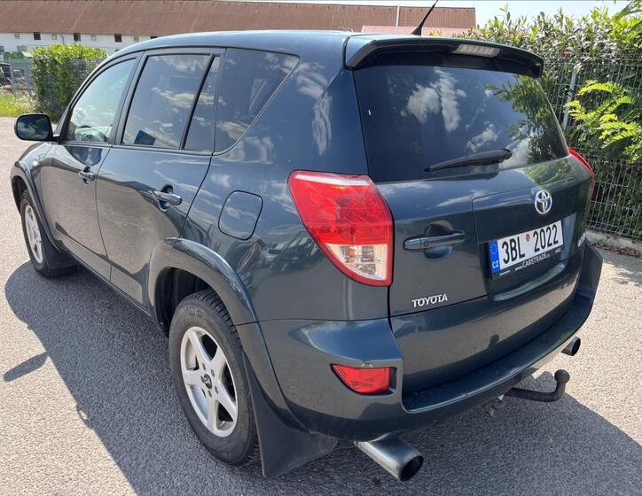 Toyota RAV4 8