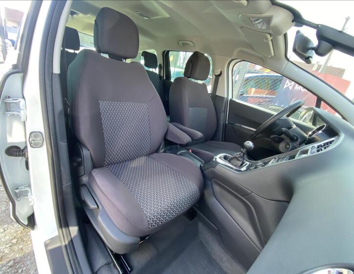 Peugeot 5008 24