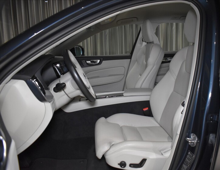 Volvo XC60 8
