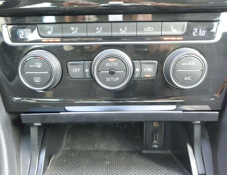 Volkswagen Golf 24