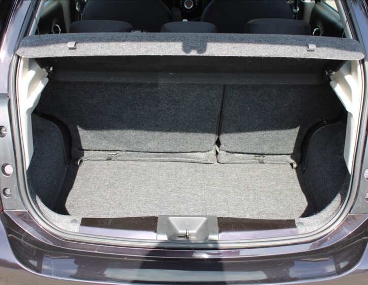 Nissan Micra 25