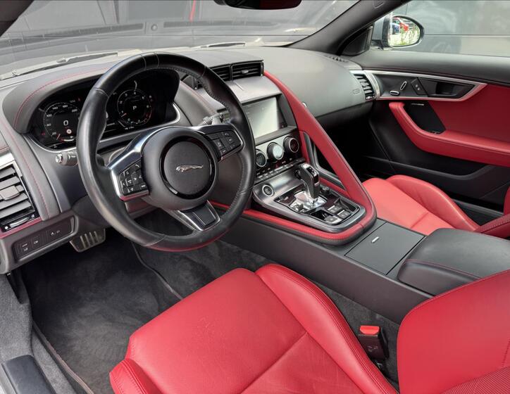 Jaguar F-Type 9