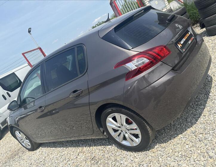 Peugeot 308 7