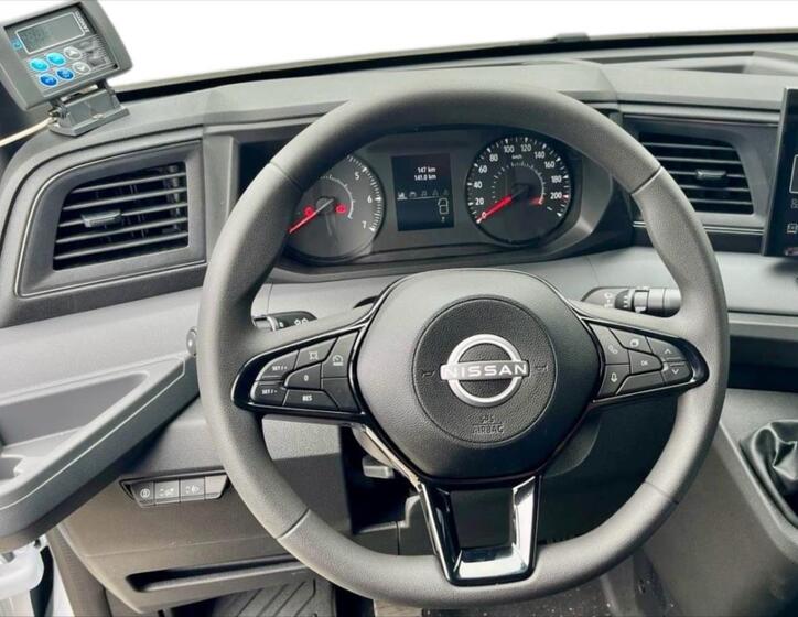 Nissan Interstar 6