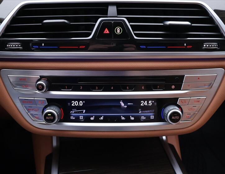BMW Řada 7 37