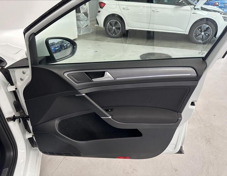 Volkswagen Golf 27