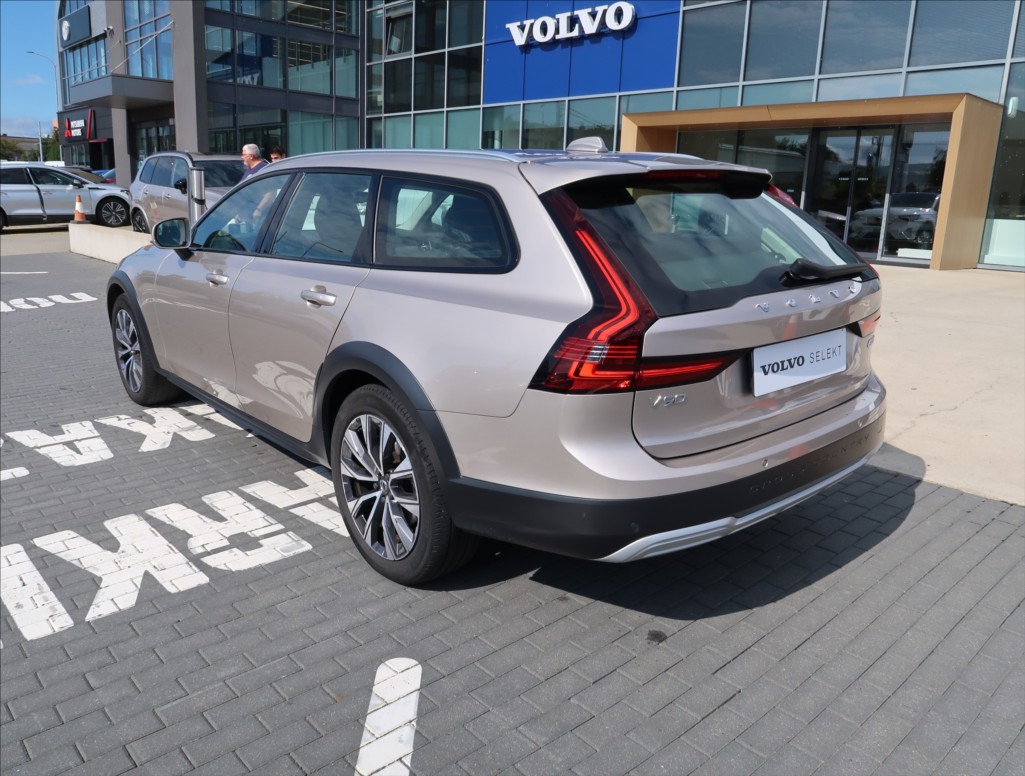 Volvo V90