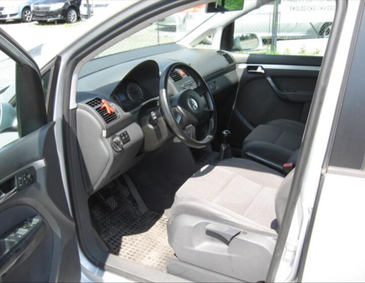 Volkswagen Touran 6