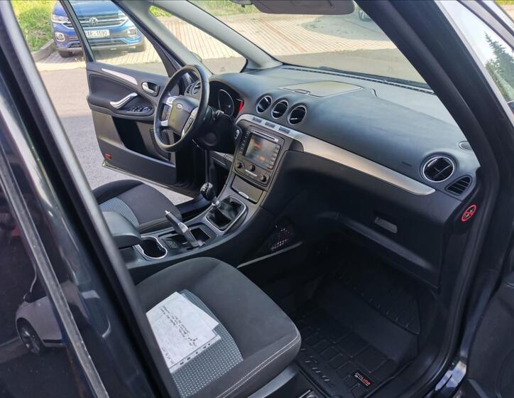 Ford Galaxy 15