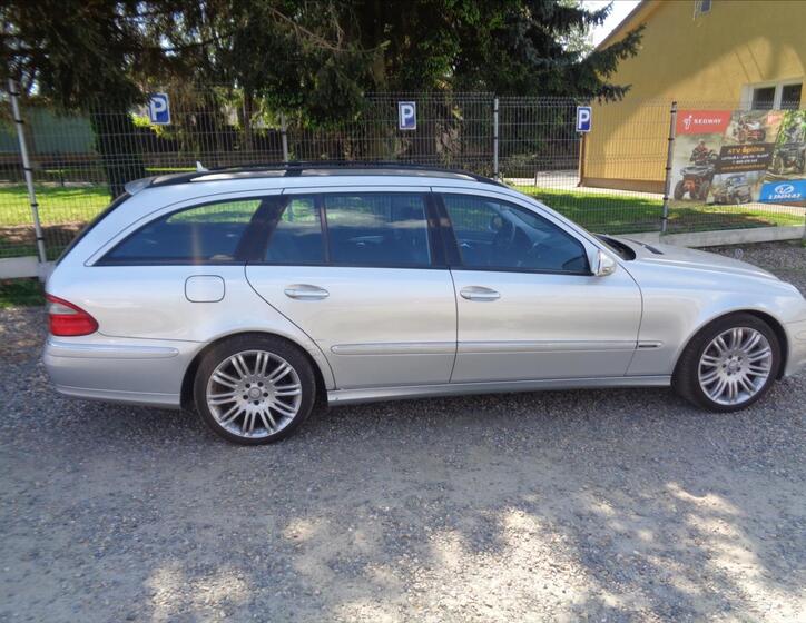 Mercedes-Benz 211 8