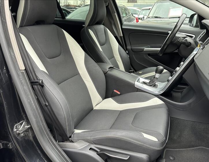 Volvo V60 25