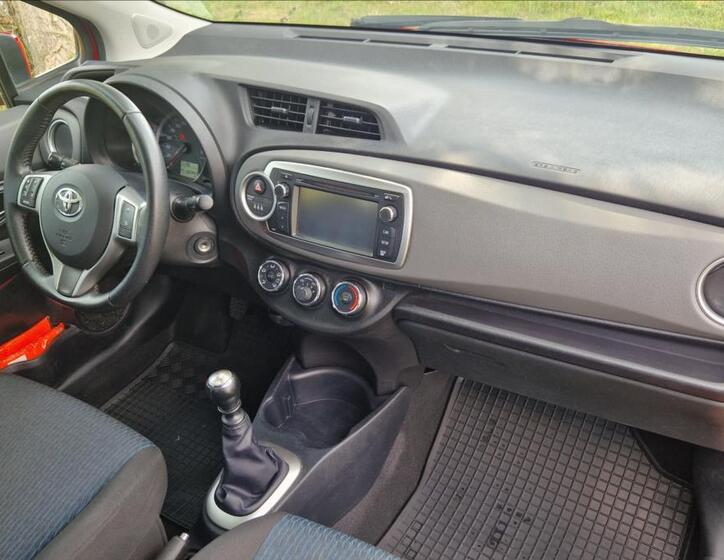 Toyota Yaris 15
