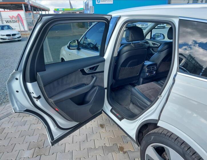 Audi Q7 11