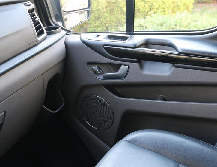 Ford Tourneo Custom 38